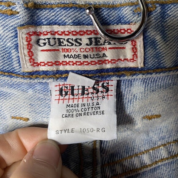 Vintage Guess High Rise  Mom Jean Shorts Sz 31 Distressed Bleached 90s women usa - Picture 9 of 13